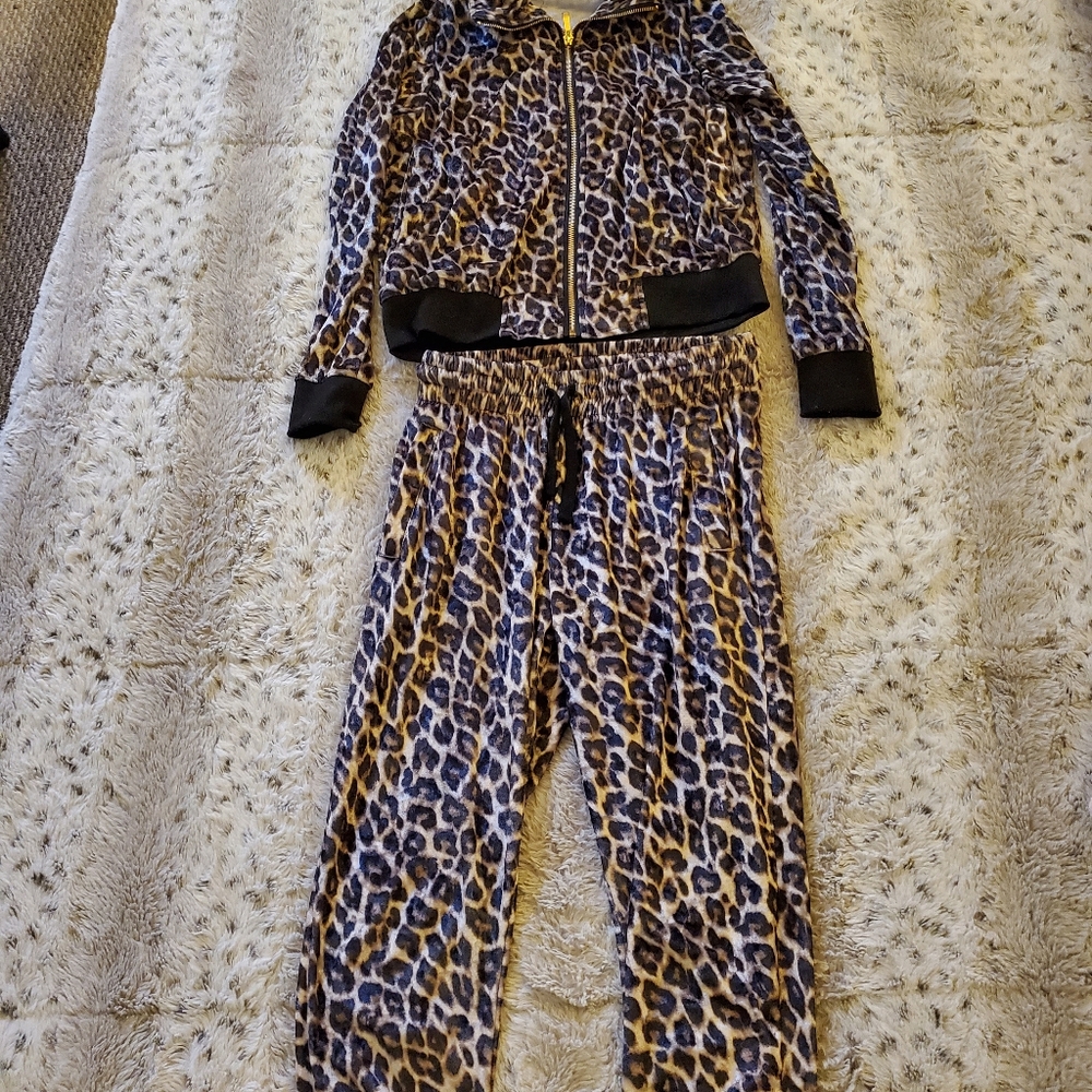 Leopard victorious track suit